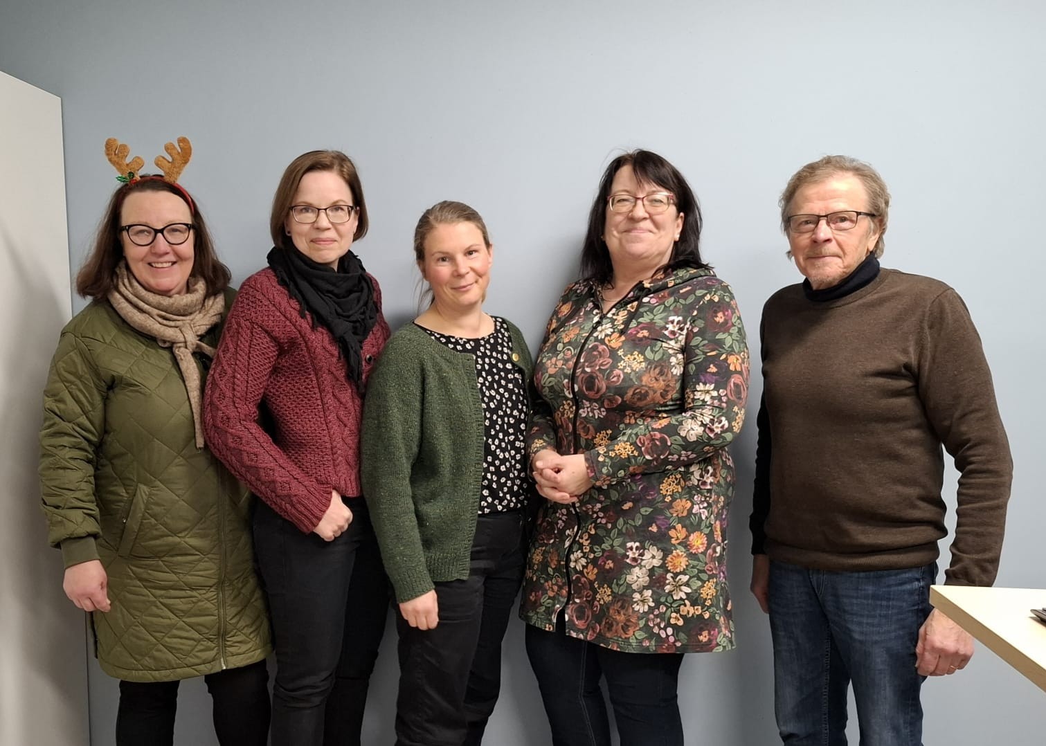 Kuvassa on viisi KP-kylien edustajaa